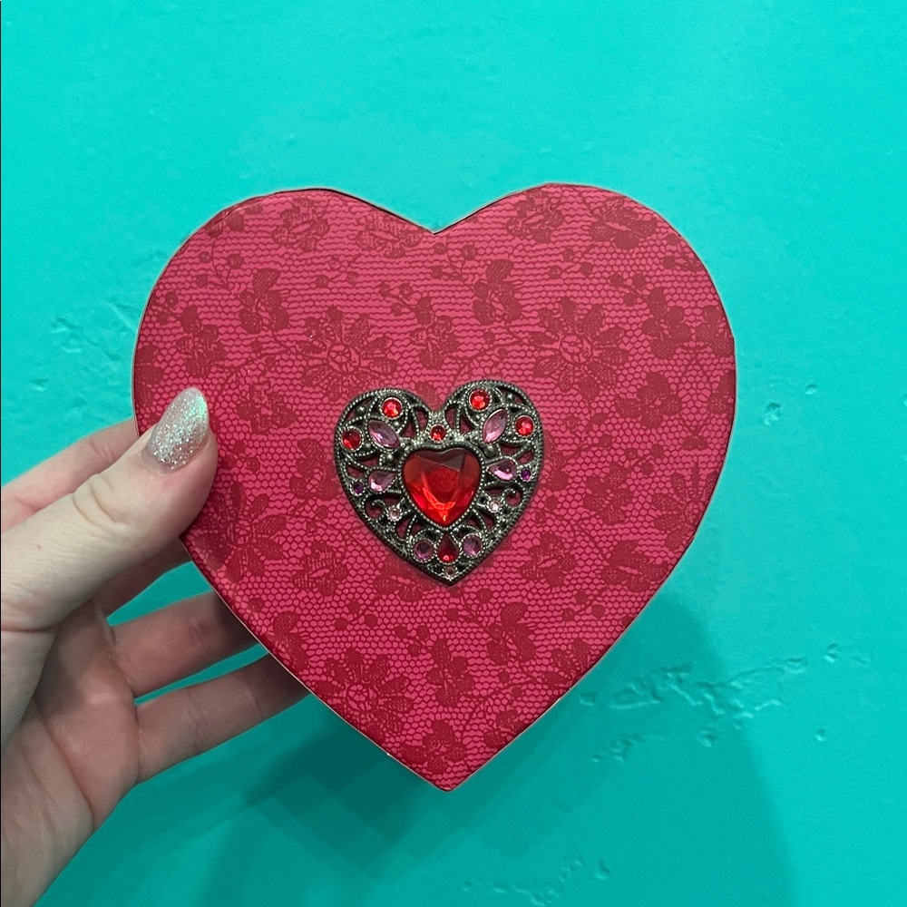 Papyrus Heart-Shaped Pink Box